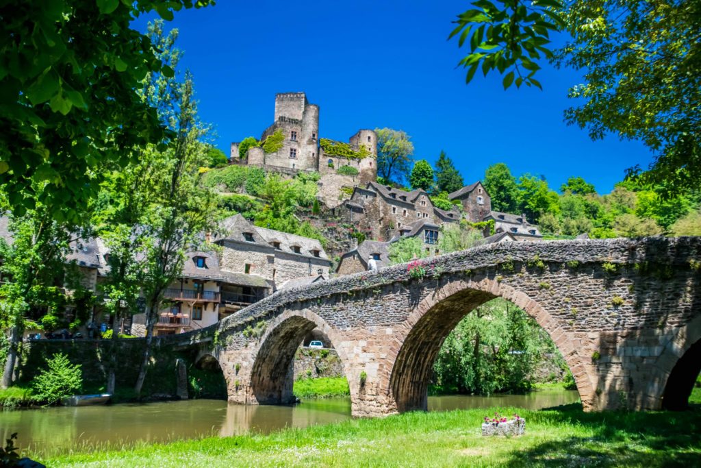L'Aveyron et Belcastel, le pont et le village