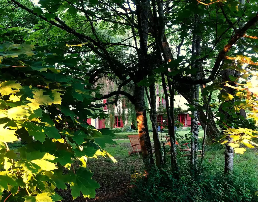 Chambres d'hotes de charme-domaine de l ocrerie-yonne-bourgogne-jardin detente