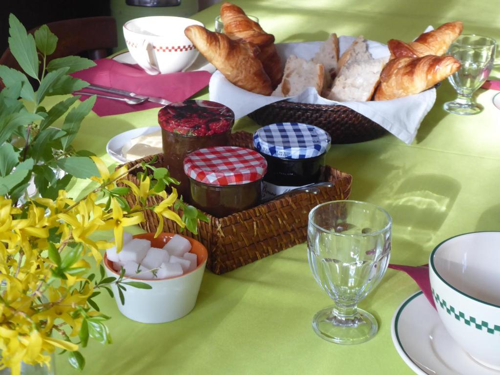 Le mas des Sages - maison hotes de charme Uzes - Gard - Cevennes - Provence - Camargue - petit dejeuner copieux