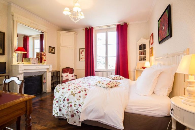 La Chambre beige - maison d'hôtes de charme Prieuré Saint Agnan - Cosne sur Loire - Bourgogne - Nievre - Sancerre Pouilly